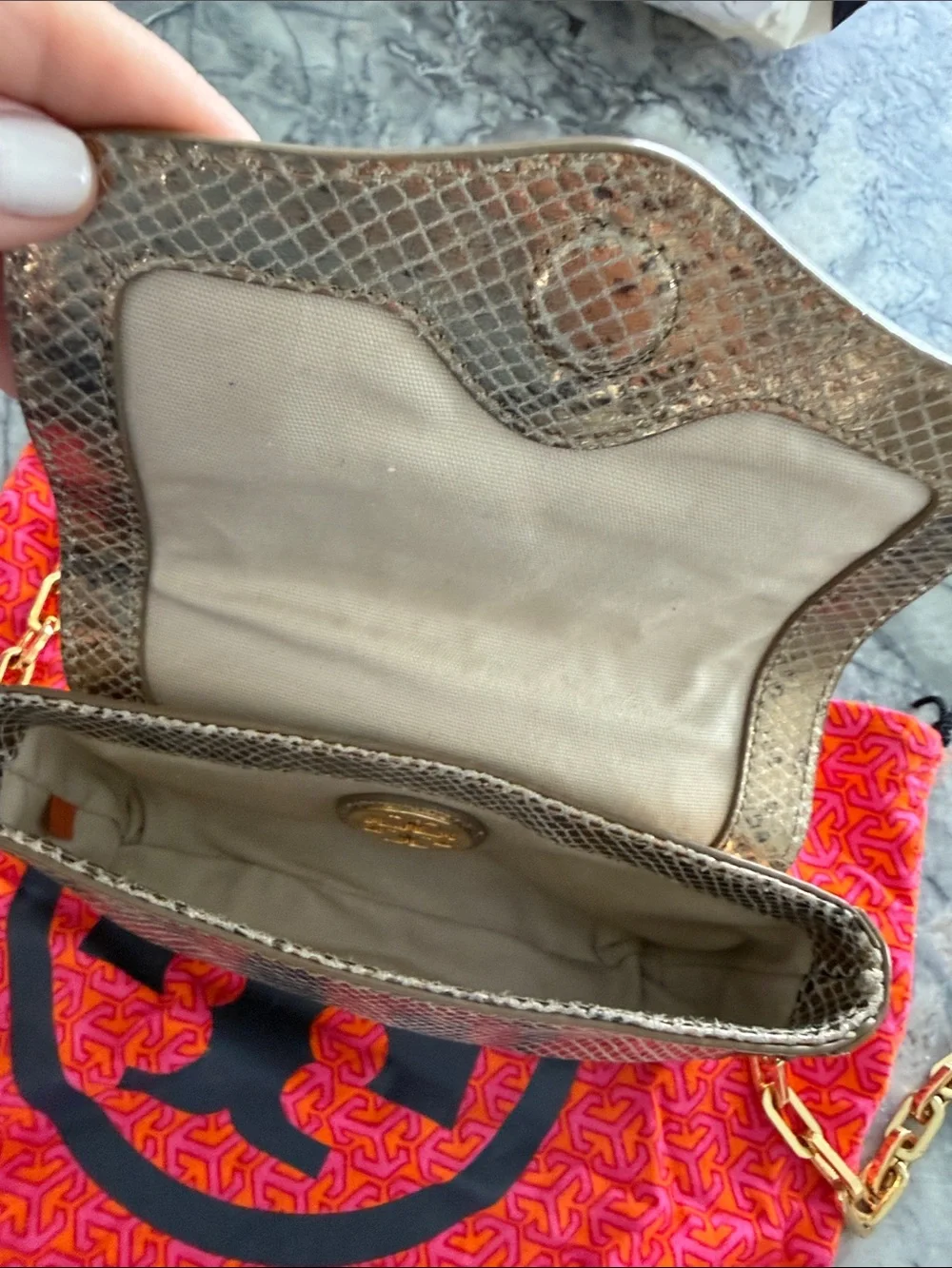 Tory Burch Metallic Snake-Effect Crossbody Bag - Gold